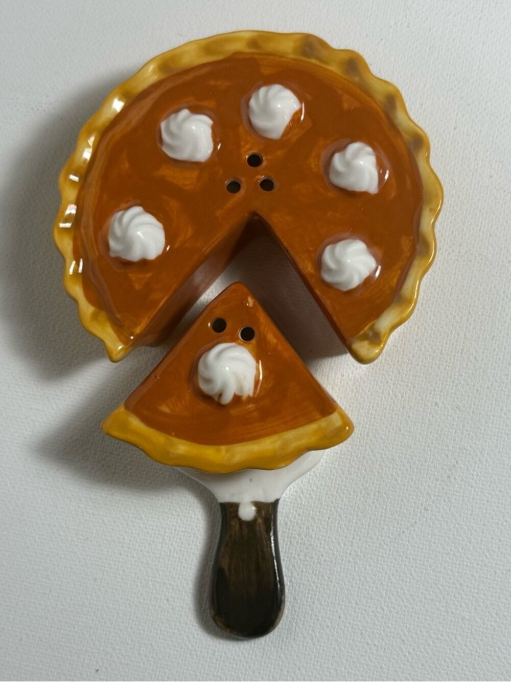 Cracker Barrel Pumpkin Pie Salt And Pepper Shaker 2026 Thanksgiving Fall NIB